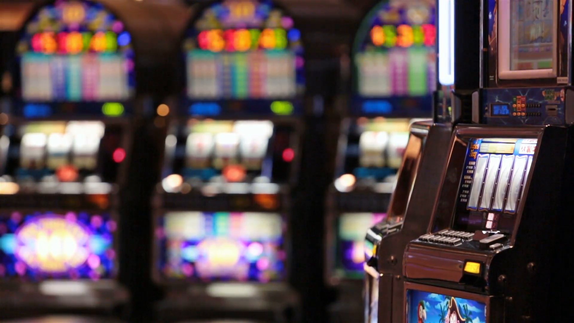 Are you finding the essential tips to play slot game?
